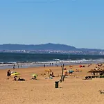 Casinha; Piscina/ Praia/ Lisboa Aroeira (Setubal)