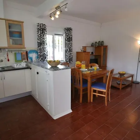 Casinha; Piscina/ Praia/ Lisboa Aroeira (Setubal)