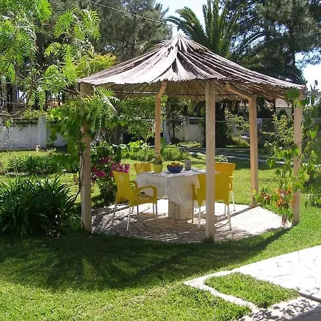 Casinha; Piscina/ Praia/ Lisboa Дом отдыха
