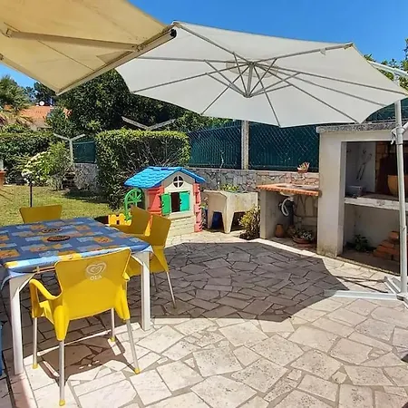 Casinha; Piscina/ Praia/ Lisboa *