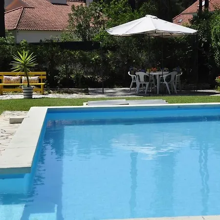 Casinha; Piscina/ Praia/ Lisboa *