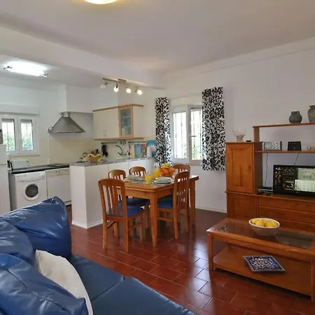 Casinha; Piscina/ Praia/ Lisboa
