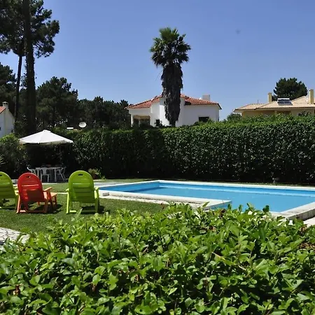Дом отдыха Casinha; Piscina/ Praia/ Lisboa *