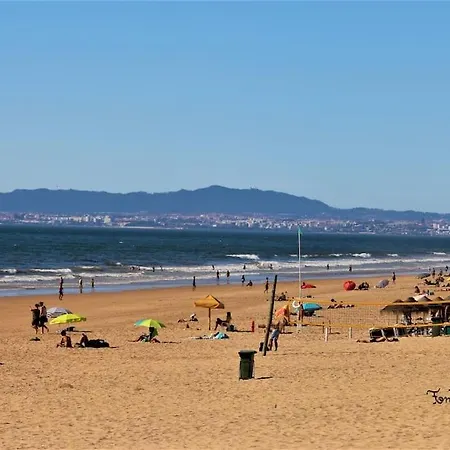 Casinha; Piscina/ Praia/ Lisboa Aroeira (Setubal)