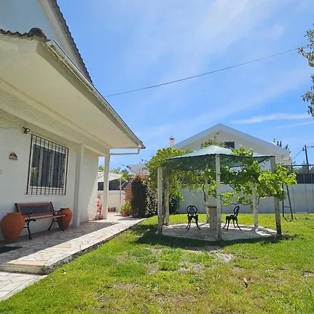 Casinha; Piscina/ Praia/ Lisboa בית נופש Aroeira (Setubal)