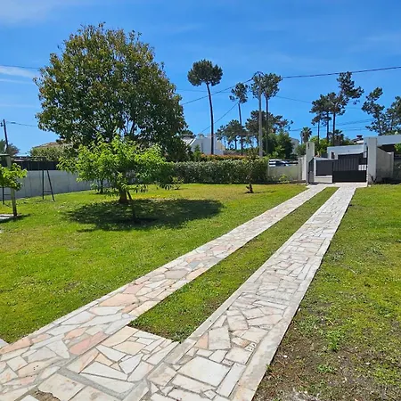 Casinha; Piscina/ Praia/ Lisboa Сasa de vacaciones *