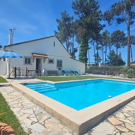 Casinha; Piscina/ Praia/ Lisboa בית נופש Aroeira (Setubal)