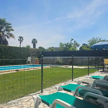 Casinha; Piscina/ Praia/ Lisboa בית נופש