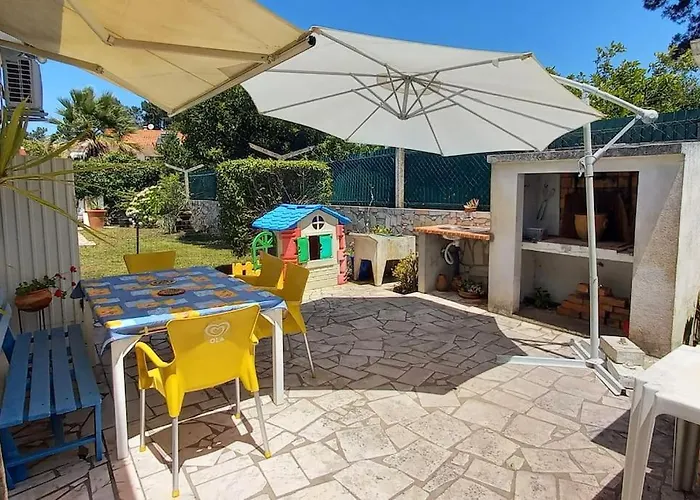 Casinha; Piscina/ Praia/ Lisboa *