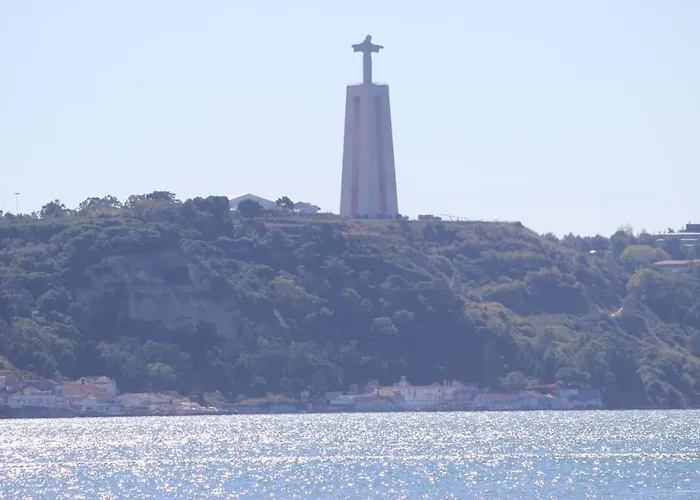 Casinha; Piscina/ Praia/ Lisboa Aroeira (Setubal)