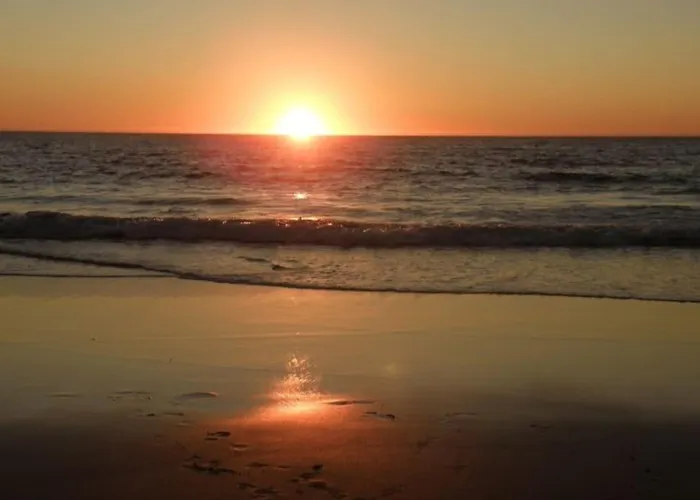 Casinha; Piscina/ Praia/ Lisboa