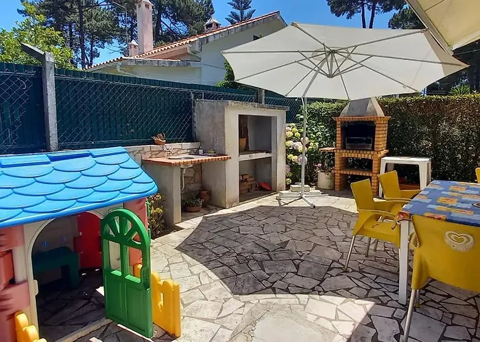 Casinha; Piscina/ Praia/ Lisboa *