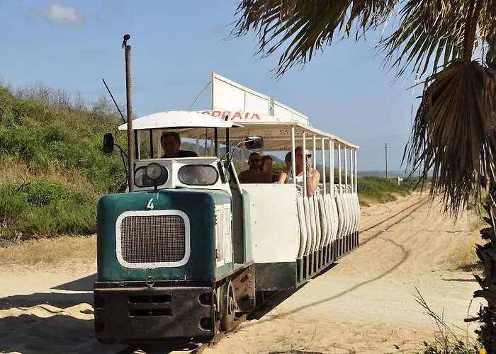 Casinha; Piscina/ Praia/ Lisboa