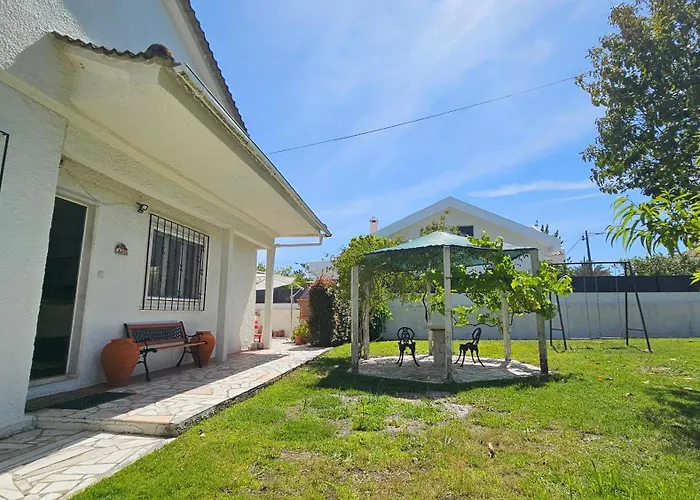 Casinha; Piscina/ Praia/ Lisboa Σπίτι διακοπών Aroeira (Setubal)