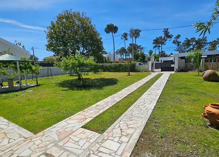 Casinha; Piscina/ Praia/ Lisboa Сasa de vacaciones *