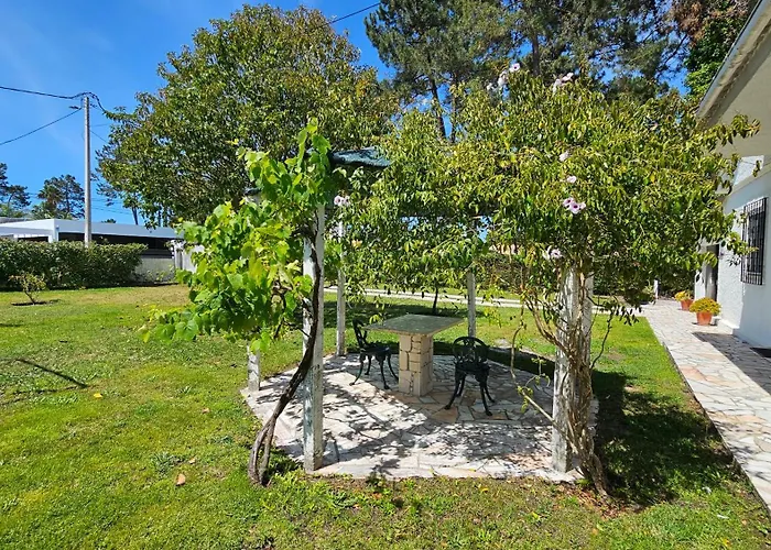 Casinha; Piscina/ Praia/ Lisboa *